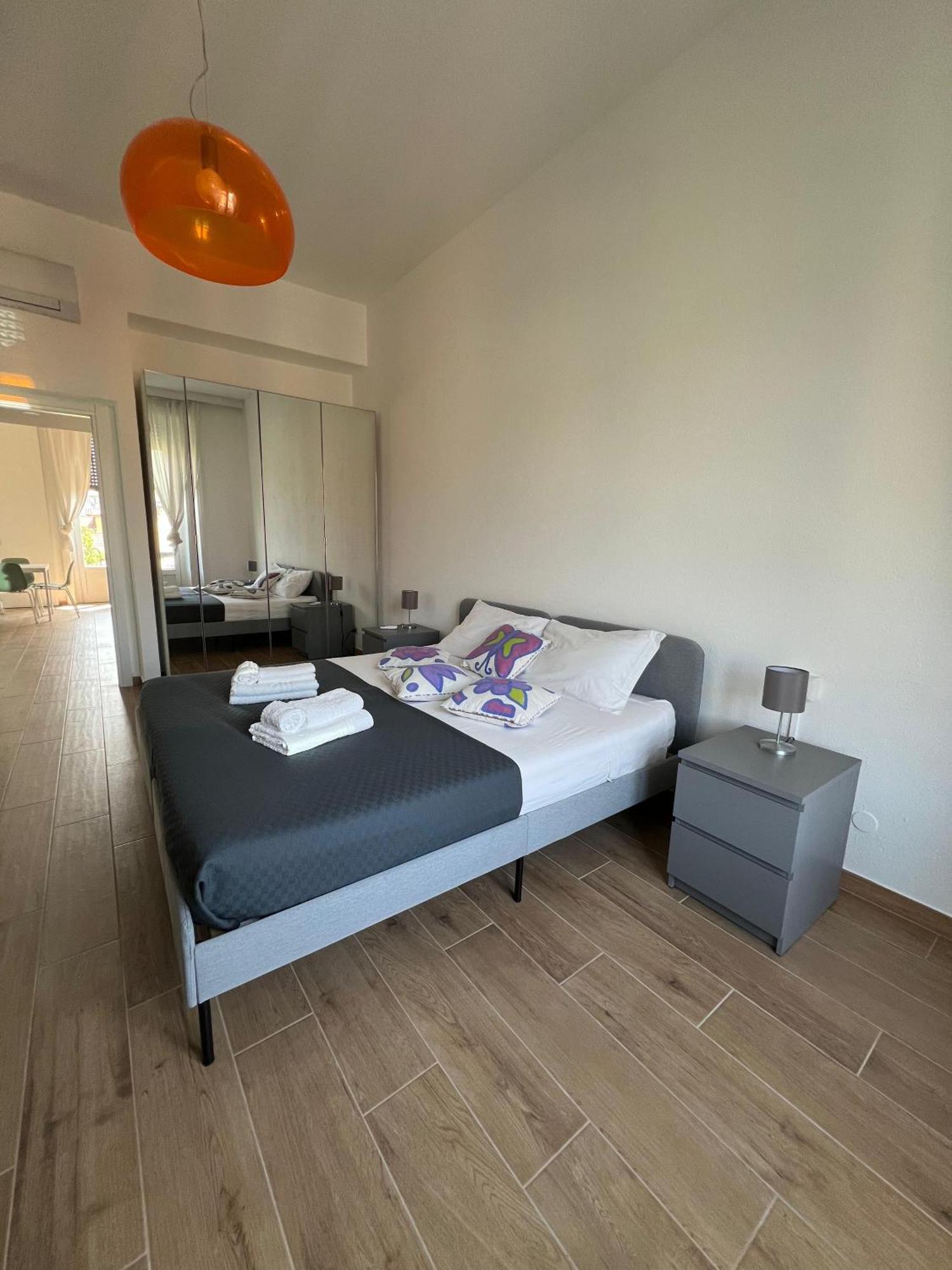 New Apartment With Balcony, Isola Bosco Verticale Milaan Buitenkant foto